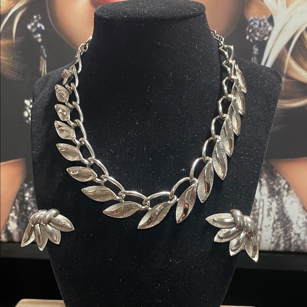 Vintage Elegant Silver Leaf Necklace and Clip Earring Set